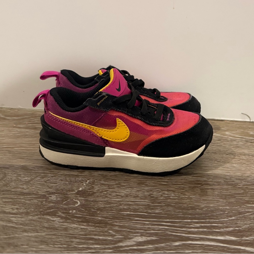 Nike Waffle One toddler size 8c
